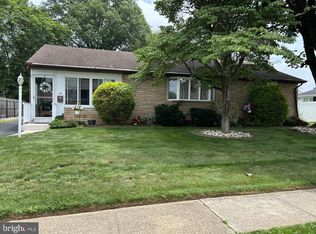 20 Coral Dr, Hamilton, NJ 08619