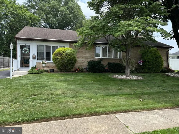 20 Coral Dr, Hamilton, NJ 08619