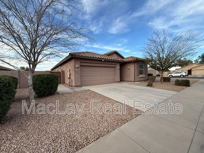 3 bed, 3.0 bath, 1937 sqft, $2,095 — Photo 2