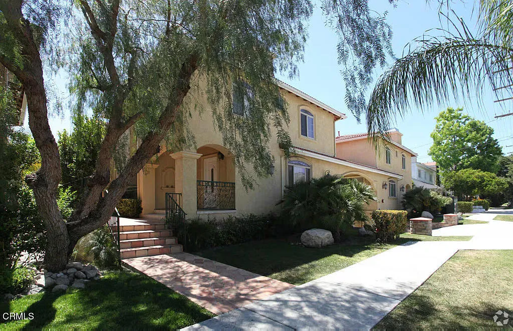2 bed, 2.5 bath, 1250 sqft, $3,995 — Photo 1