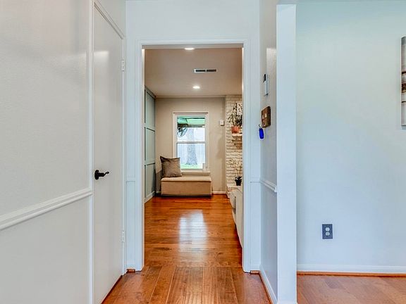 3rd image of 2615 Rosefield Dr
