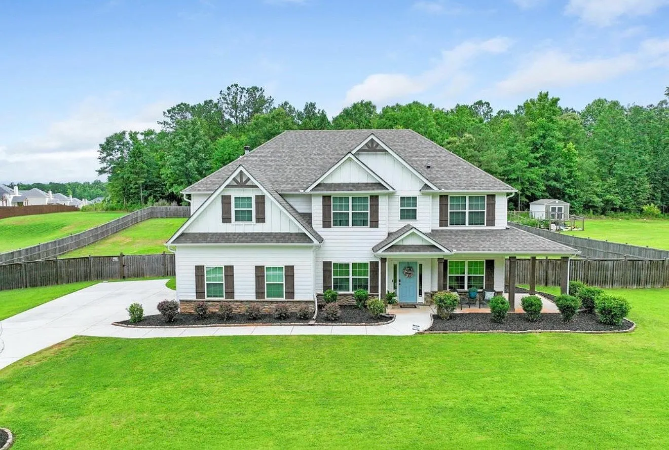 5 bed, 3186 sqft, $5,600 — Photo 1