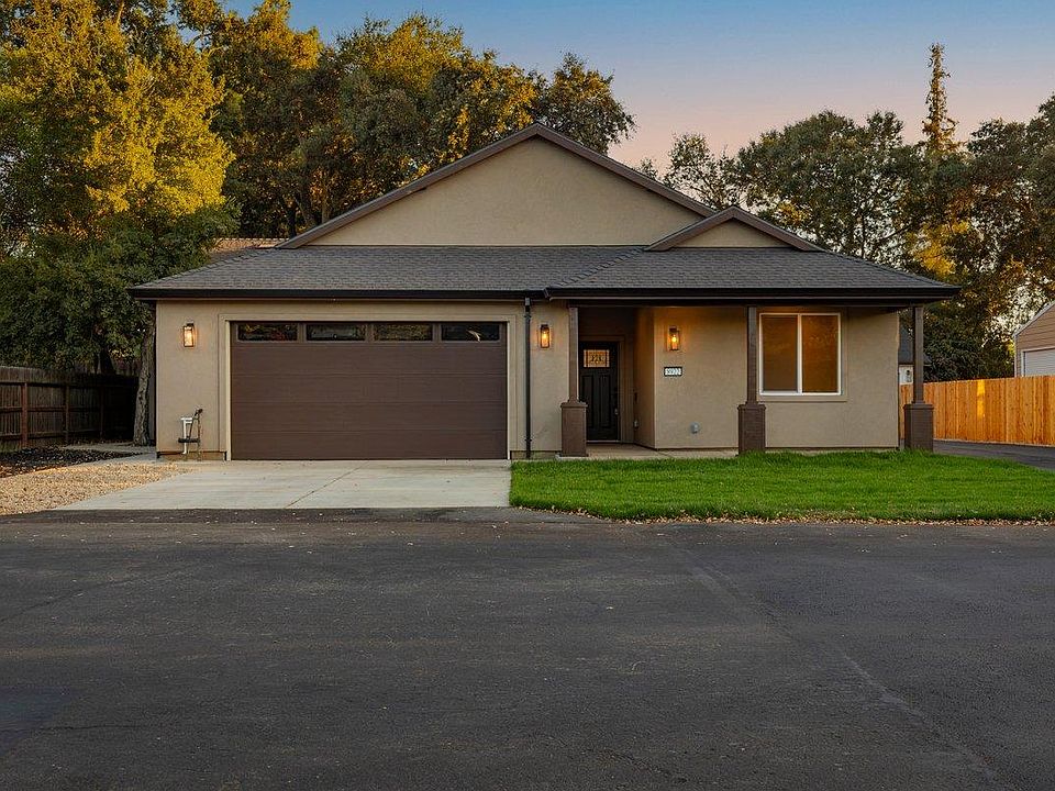 1st image of 8922 Park Trail Dr