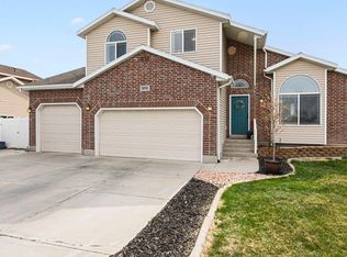 2076 N 1500 W, Clinton, UT 84015