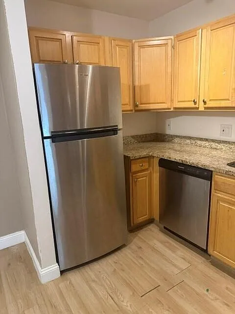 2 bed, 2.0 bath, 870 sqft, $2,000 — Photo 2
