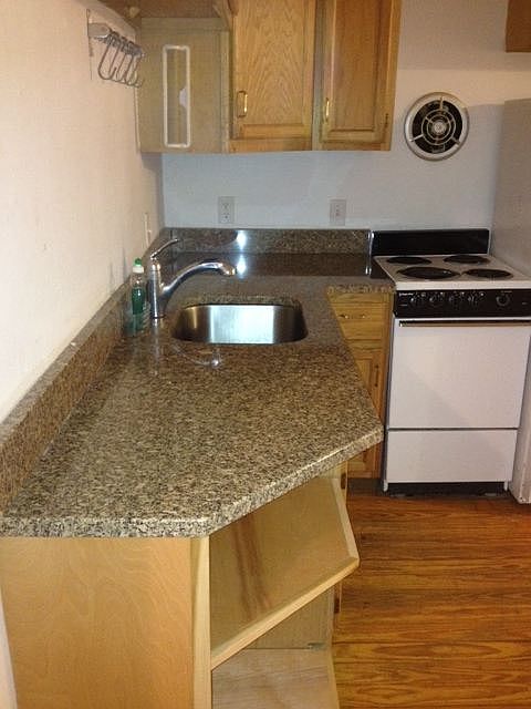 219 State #B Kitchen Counter