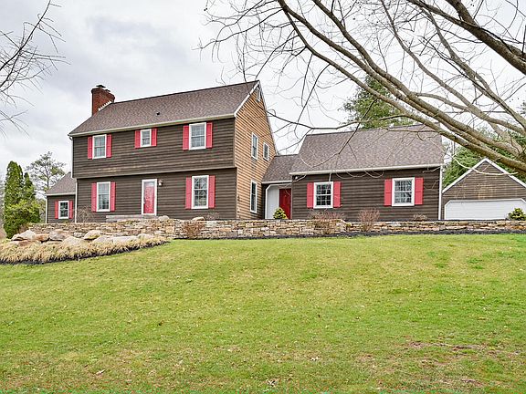 5th image of 121 Oxford Dr