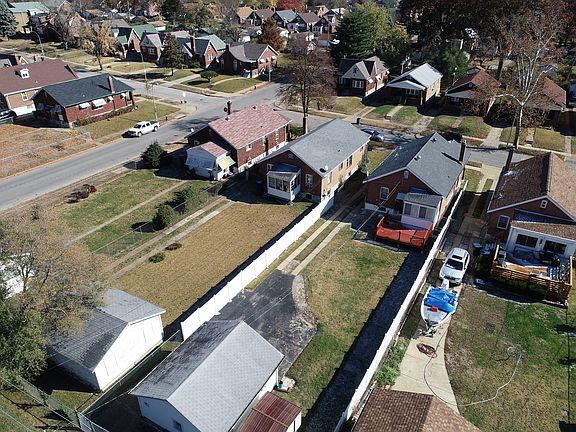 5th image of 8575 Drury Ln