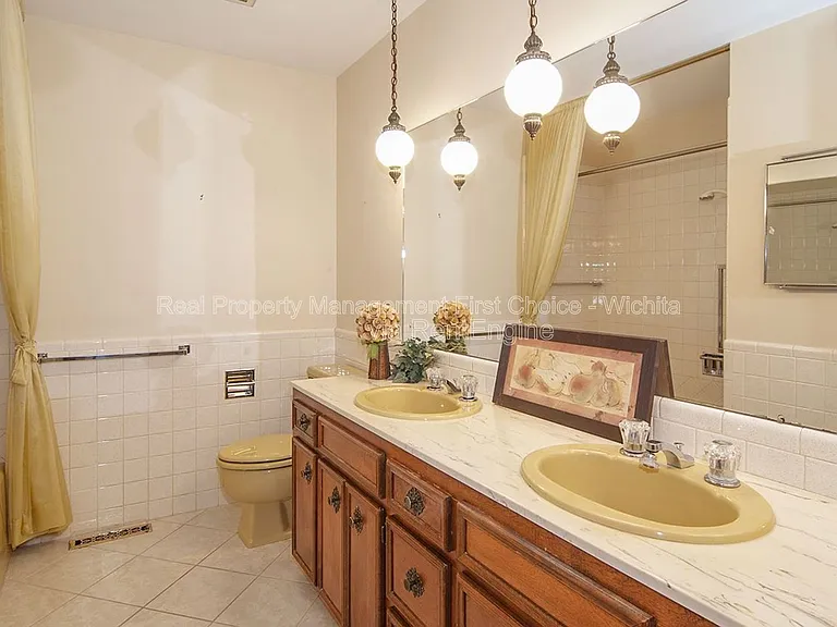244 N Live Oak Ln — Photo 22