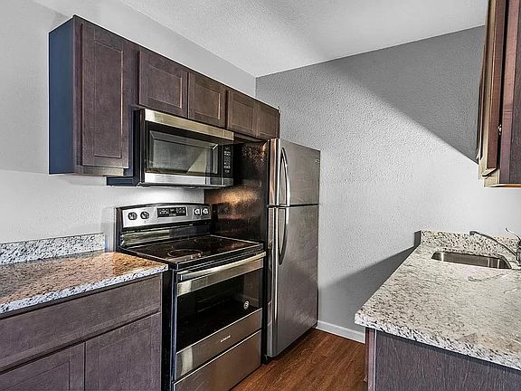 3rd image of 5825 Southwest Ave #1F
