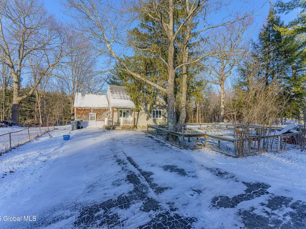 15 East Side Drive, Ballston Lake, NY 12019