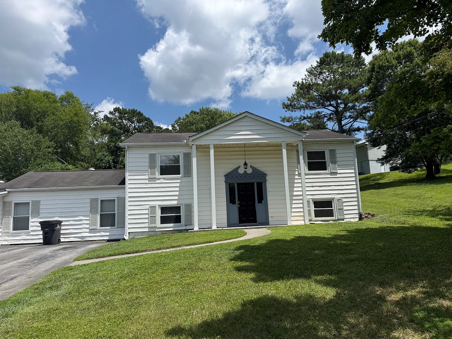 5 bed, 3000 sqft, $2,800 — Photo 2
