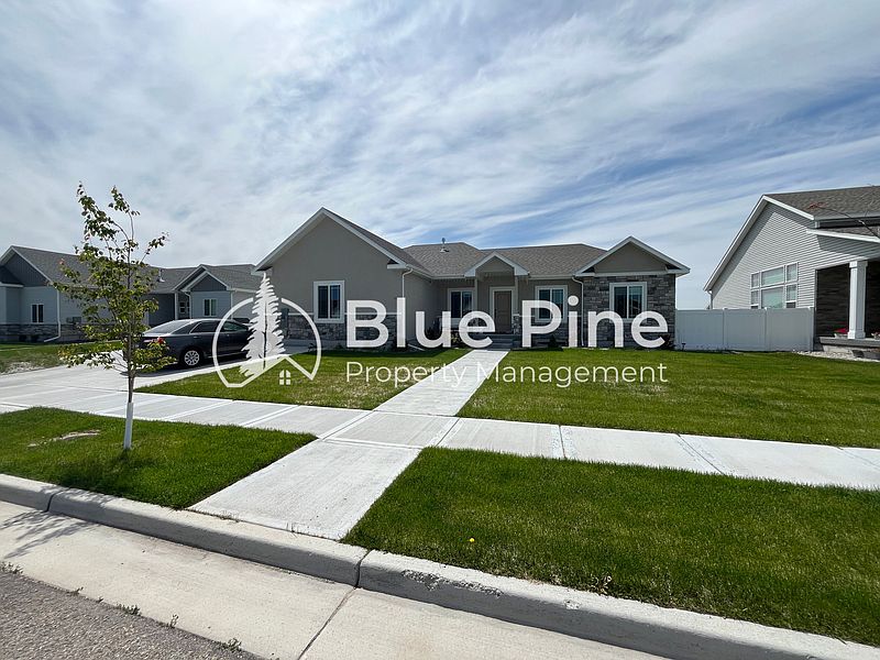1st image of 737 Wilshire Pl