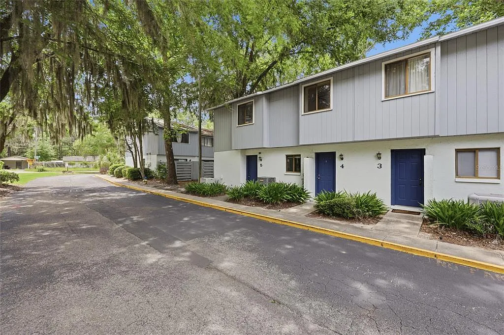 3 bed, 2.0 bath, 1106 sqft, $1,980 — Photo 2