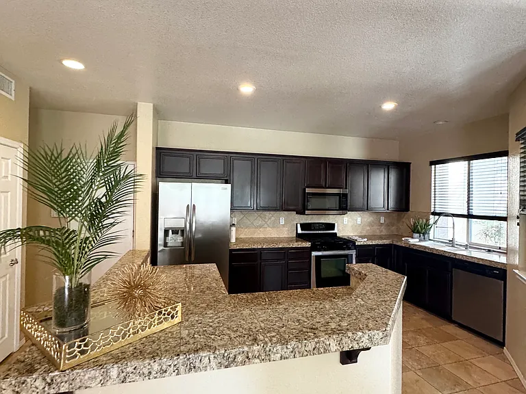 425 S Meadowbrook Dr S #106 — Photo 19