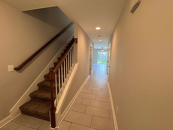 5th image of 392 Armstrong St #A