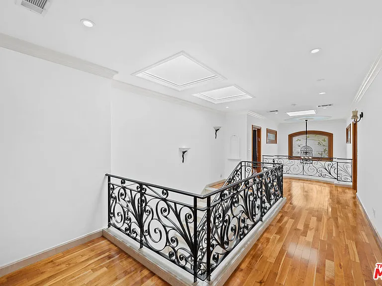 9033 Cresta Dr — Photo 23