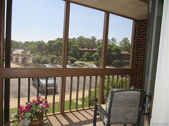 Stroll across the parking lot to the pool and clubhouse!