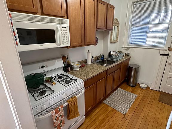 4th image of 6872 N Overhill Ave #2