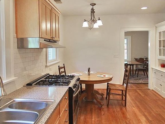 Eat in kitchen