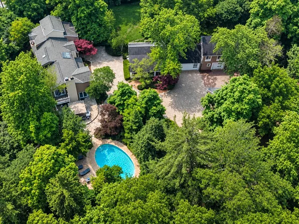 112 Brinker Rd, Barrington Hills, IL 60010