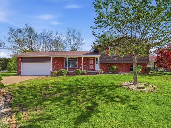 125 Springbrook Dr SE, New Philadelphia, OH 44663