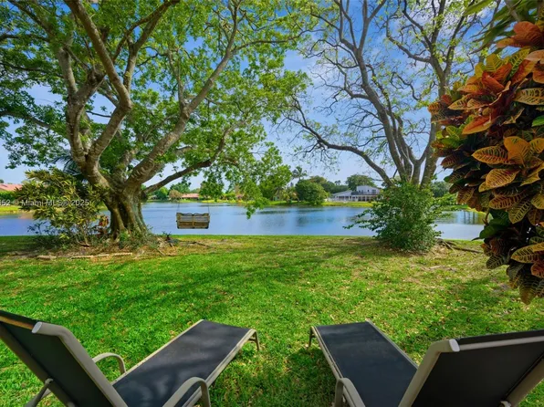 11235 Lakeview Dr #13-D, Coral Springs, FL 33071