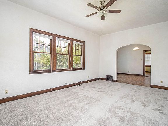 4th image of 1016 W Jefferson Blvd