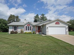 220 High View Ln, Oconomowoc, WI 53066