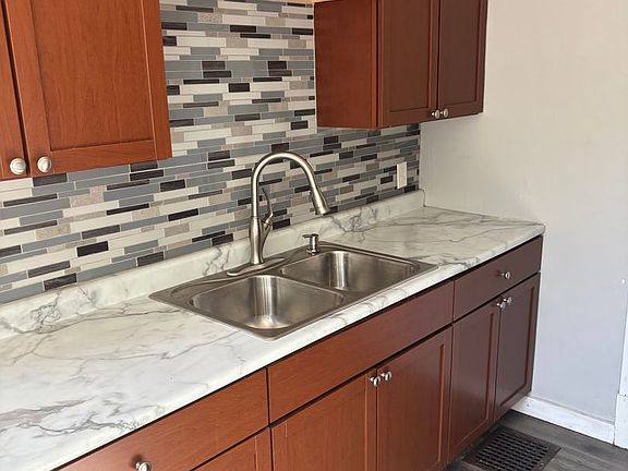 3rd image of 503 Hulman St APT B