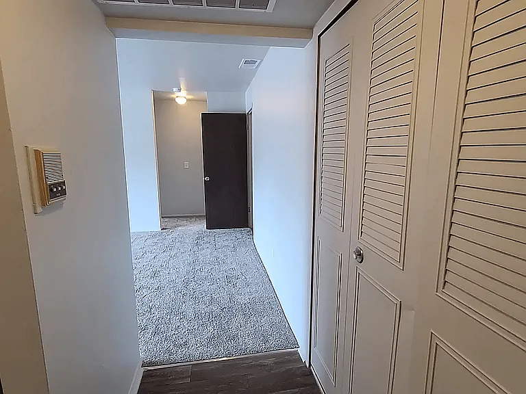 Drawbridge Apartments East — Photo 28