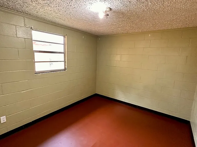 258 E Columbia Ave — Photo 3
