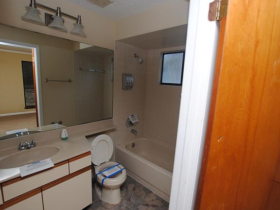 5th image of 11448 Sugar Maple Pl S