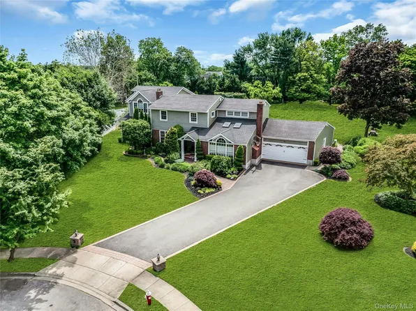 2 Eton Court, Plainview, NY 11803