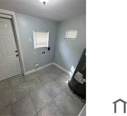 326 Claude St — Photo 8