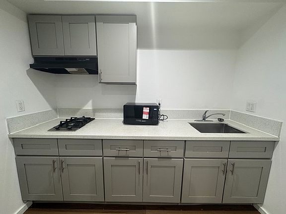 5th image of 325 N Fickett St
