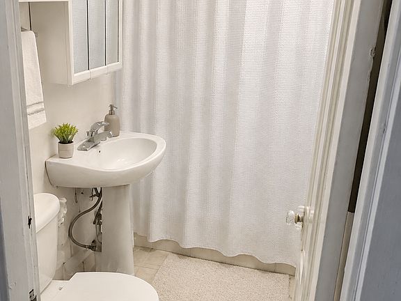 5th image of 76 Linden St #1