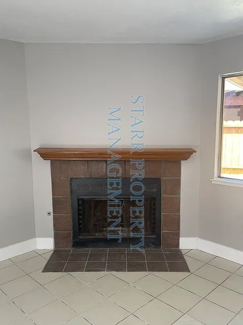 2819 Village Green — Photo 2