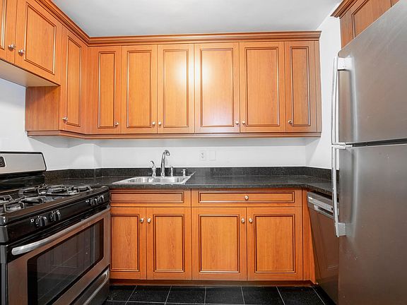 3rd image of 330 W 45th St APT 11B