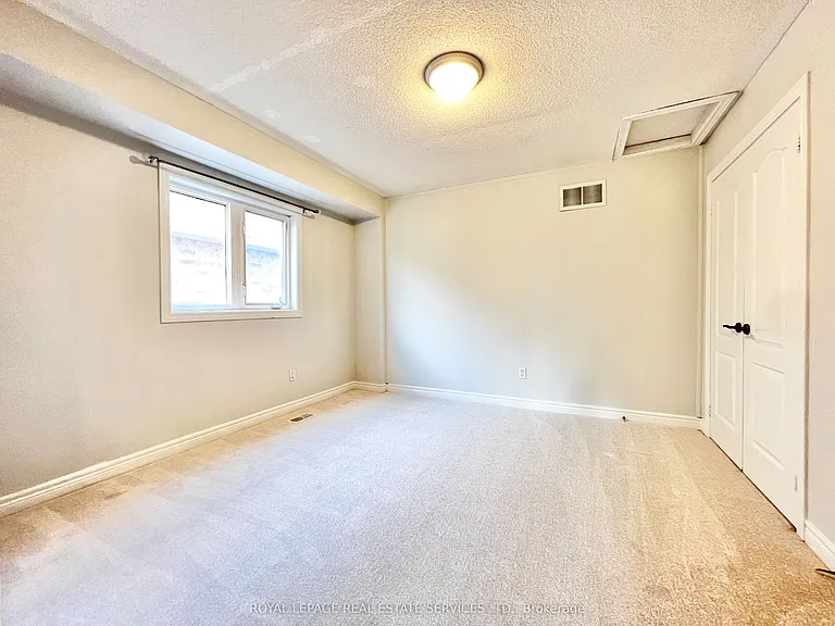 3306 Fox Run Cir — Photo 32