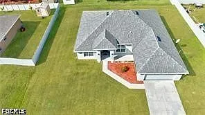 4 bed, 3.0 bath, 2276 sqft, $1,995 — Photo 2