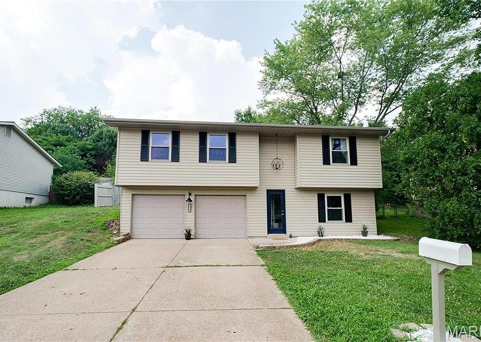 1st image of 3833 Red Bud Dr