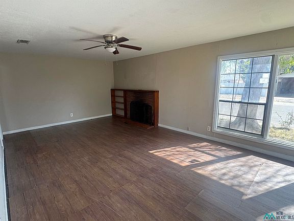 2nd image of 902 W Runyan Ave
