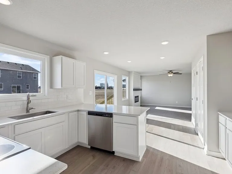 430 NW Compass Ave — Photo 3