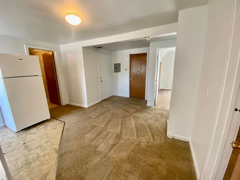 603 W Cross St — Photo 12