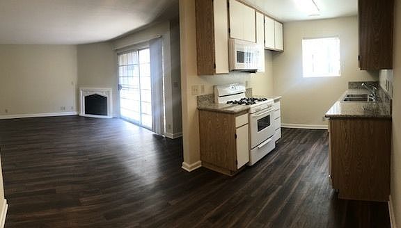 4th image of 2908 W Victory Blvd #A