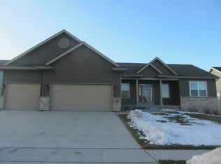1101 Rocky Ridge Rd, Cedar Falls, IA 50613