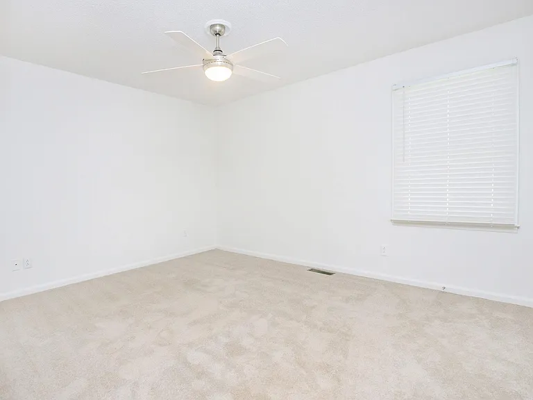 Belmont Heights Apartments & Townhomes — Photo 26