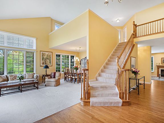 3rd image of 1823 Waterbury Cir