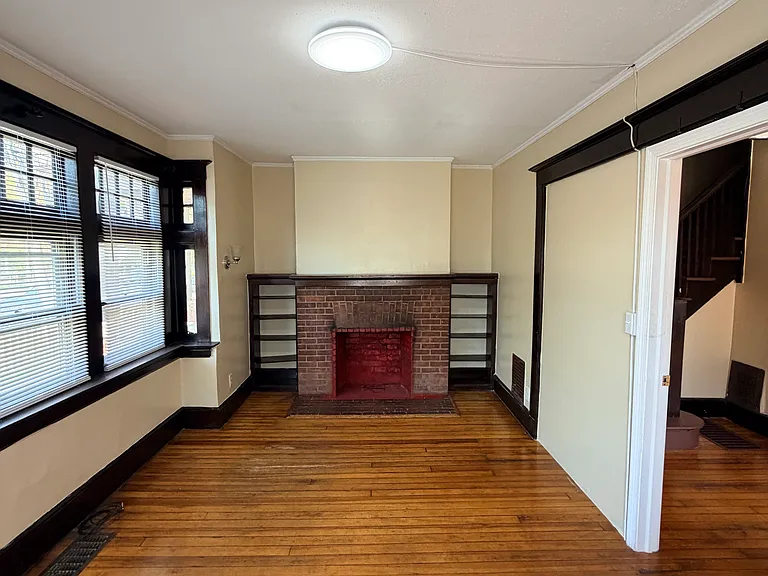 703 George St — Photo 2
